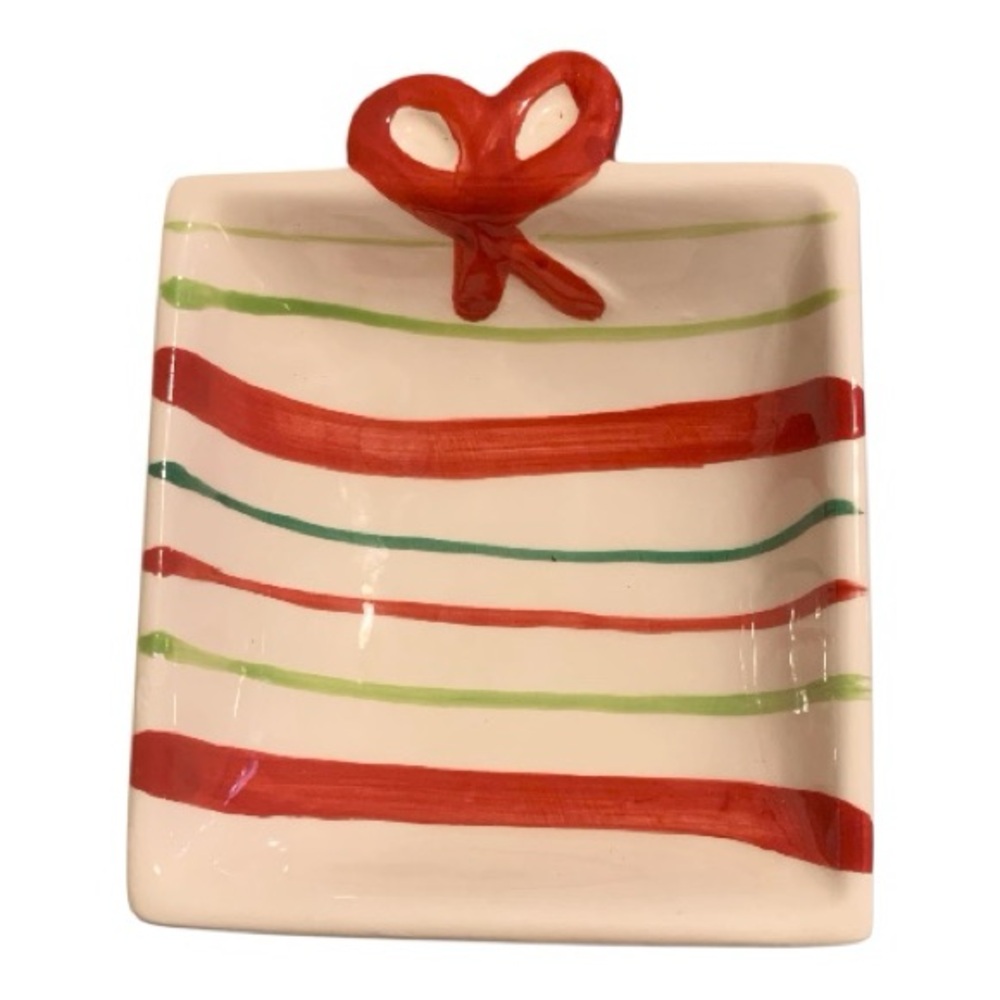 Festive Gift-Shaped Holiday Ceramic Christmas Plates Set of 3‎ Hand Painted - Picture 3 of 10
